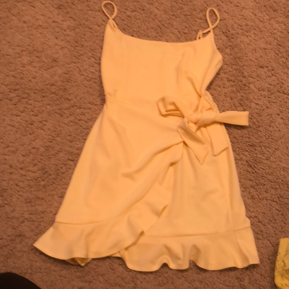 yellow dress